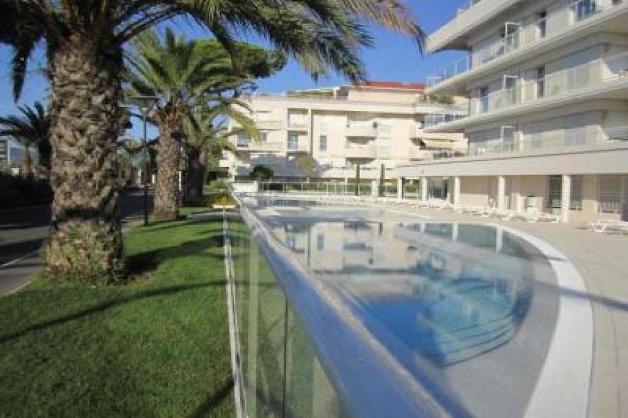 Stunning Three Bedroom On Seafront In With Panoramic Sea Views 399 Apartment