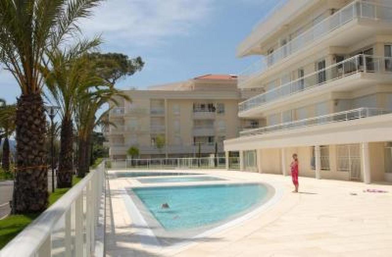 Stunning Three Bedroom On Seafront In With Panoramic Sea Views 399