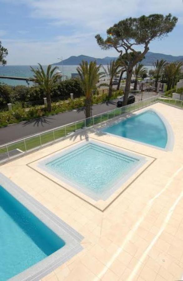 Stunning Three Bedroom On Seafront In With Panoramic Sea Views 399 *