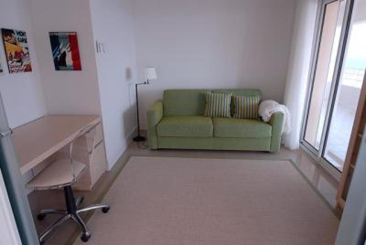 Stunning Three Bedroom On Seafront In With Panoramic Sea Views 399 Apartment